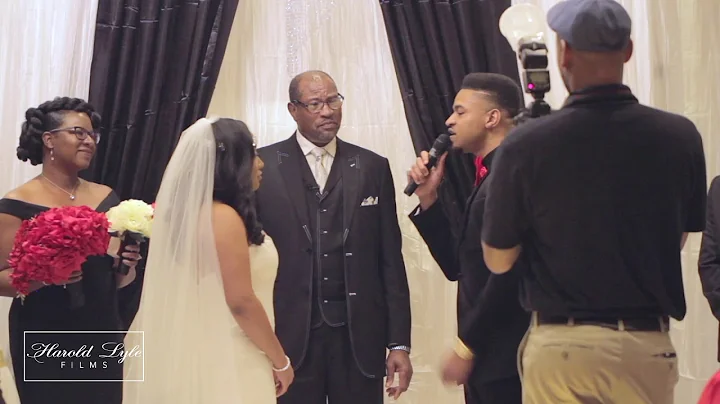 Groom Sings to Bride During Wedding Ceremony - DayDayNews