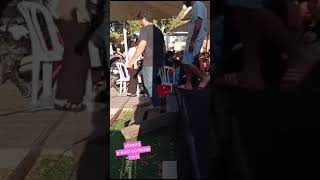 החתולה פיצי עלתה לנו על הבמה באמצע מופע! אמיתי לגמרי!