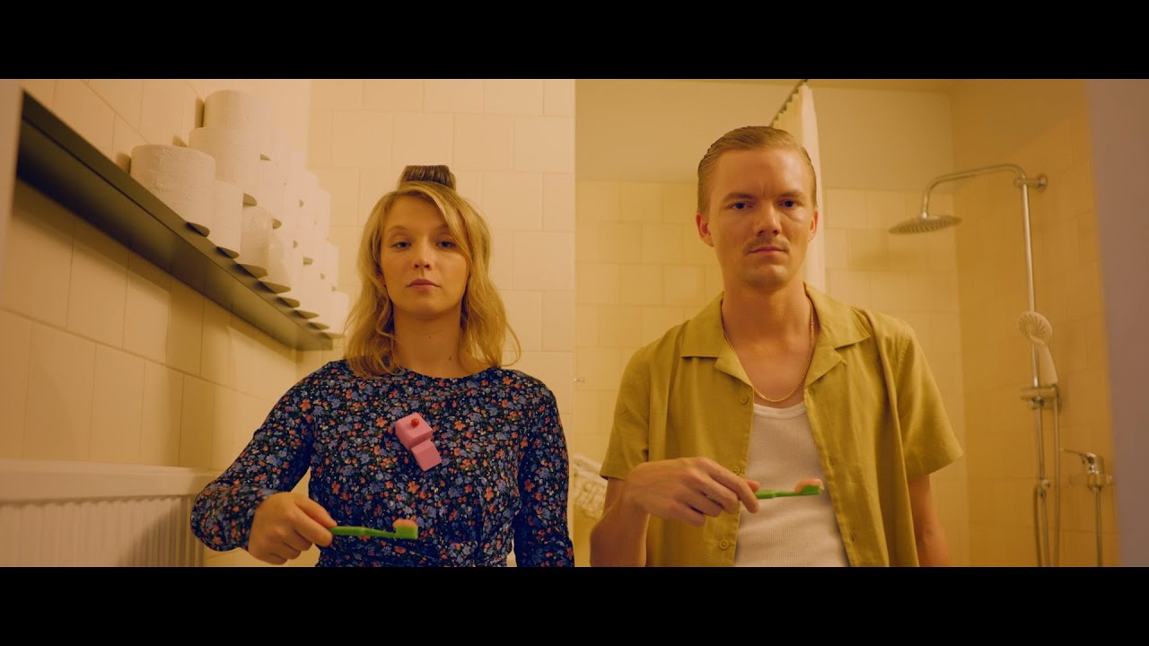 Watch Wiener Blond - Wach (offizielles Video) on YouTube Watch Wiener Blond - Wach (offizielles Video) on YouTube