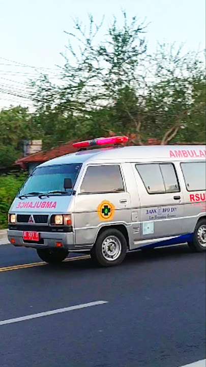 MOBIL AMBULANCE RSUD NGEBUT MELAJU SANGAT CEPAT #shorts #trending #subscribe