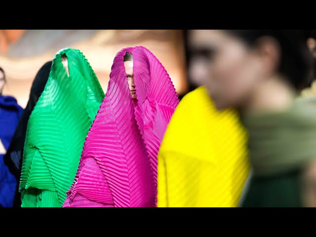 実物写真追加！美品！PLEATS PLEASE / 2024 MAY Issey Miyake Fall Winter 2024 - YouTube