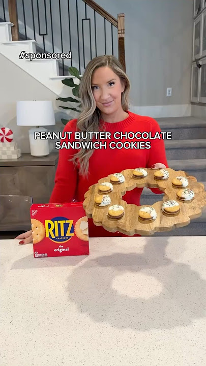 Celebrate with these Holiday Peanut Butter Chocolate Sandwich @ritzcrackers  Cookies