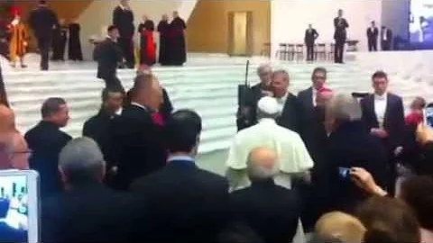 Como saudar o Papa?