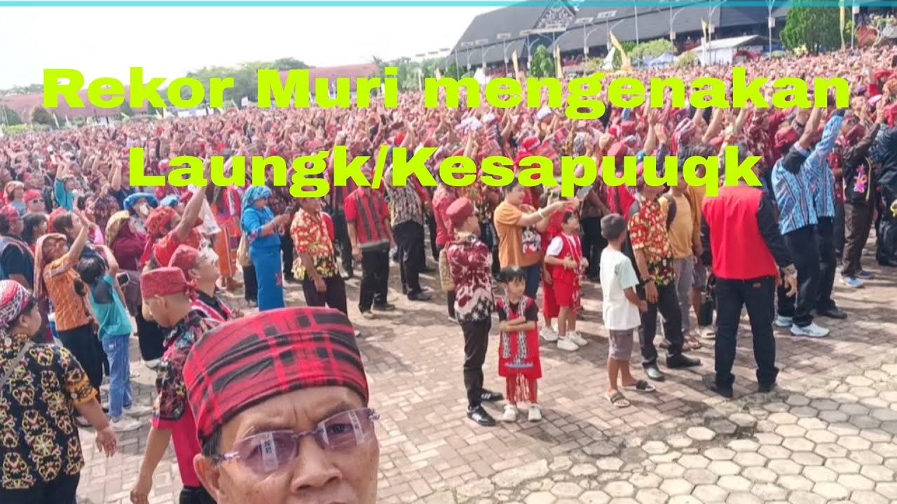 Dahau di Taman Budaya SENTAWAR Kabupaten Kutai Barat . 