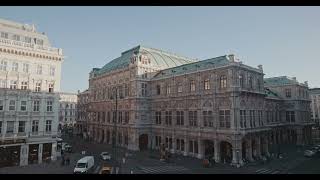 PALACE WITH GREEN ROOF ON A STREET IN A CITY 4K