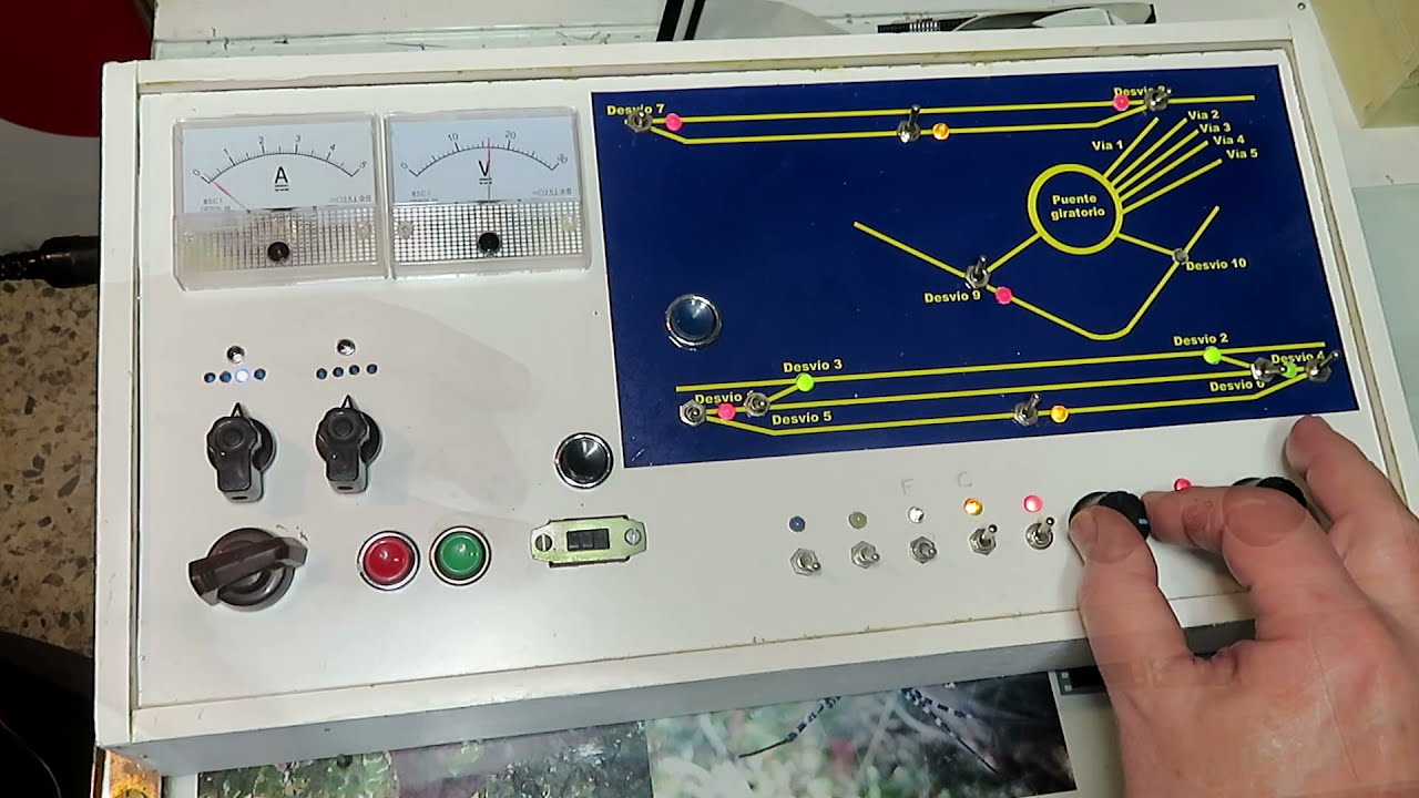 Pupitre de control para ferromodelismo
