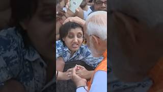 A meeting to remember !! PM Modi meets Divyang Girl in Ahmedabad | #shorts