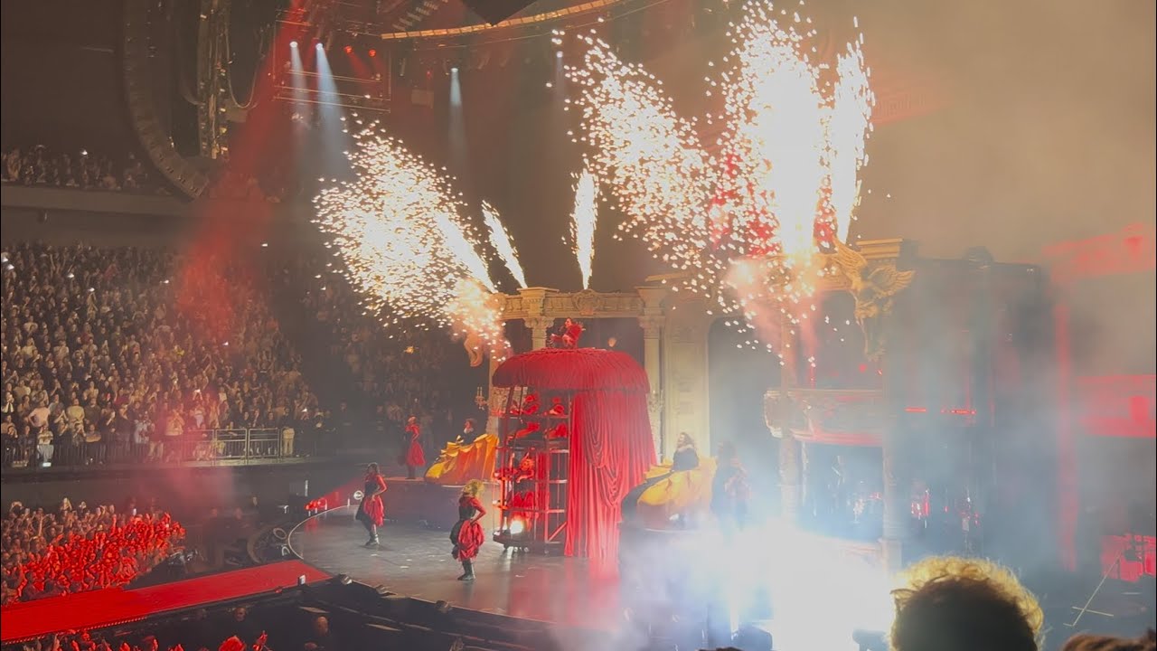 Lady Gaga Lyon Décines LDLC Arena - Bloody Mary + Abracadabra Live