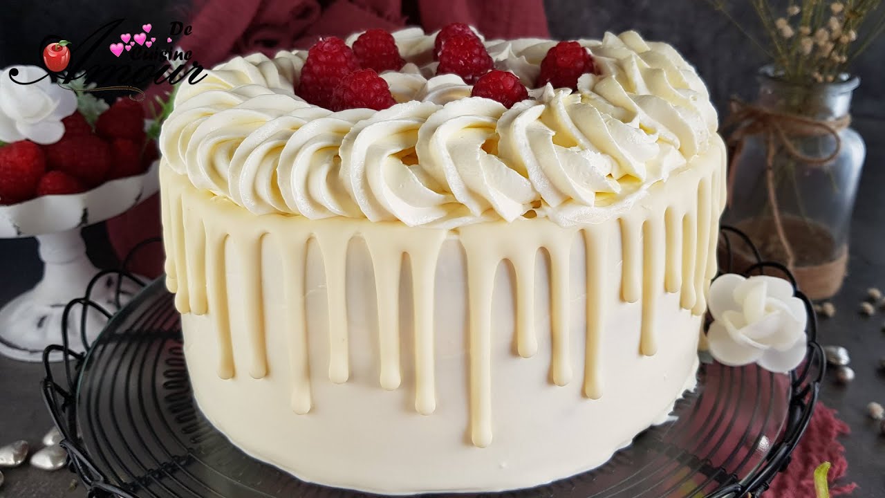 Gâteau à la crème en bois pour fête d'anniversaire, cuisine