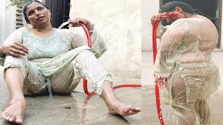 Saima Khan Nahate Waqt Yah Kya Shrart Kar Dali