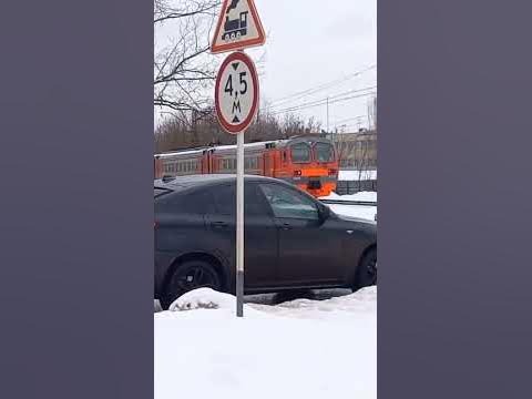 Жд переезд Ивантеевка. Электричка: Ивантеевка- Фрязино пасс. - YouTube