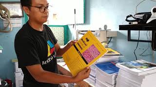Koperasi sekolah membeli 5 lusin buku tulis dengan harga Rp 14.000 per lusin. Jika koperasi.......