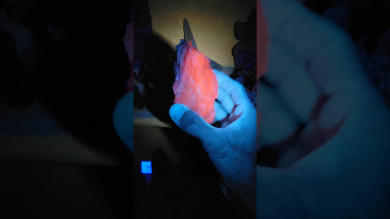 Fluorescent Calcite from Inner Mongolia