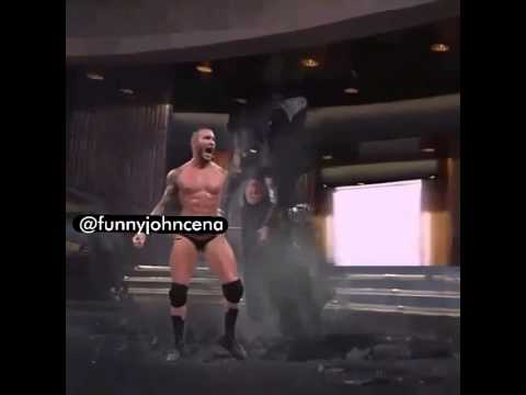 راندي اورتن في فلم الرجل الاخضر هلك