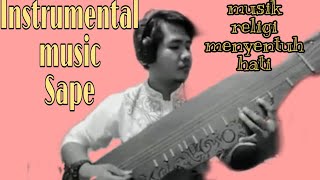 Sholawat menyentuh hati dengan petikan alat musik tradisional Sape Kalimantan