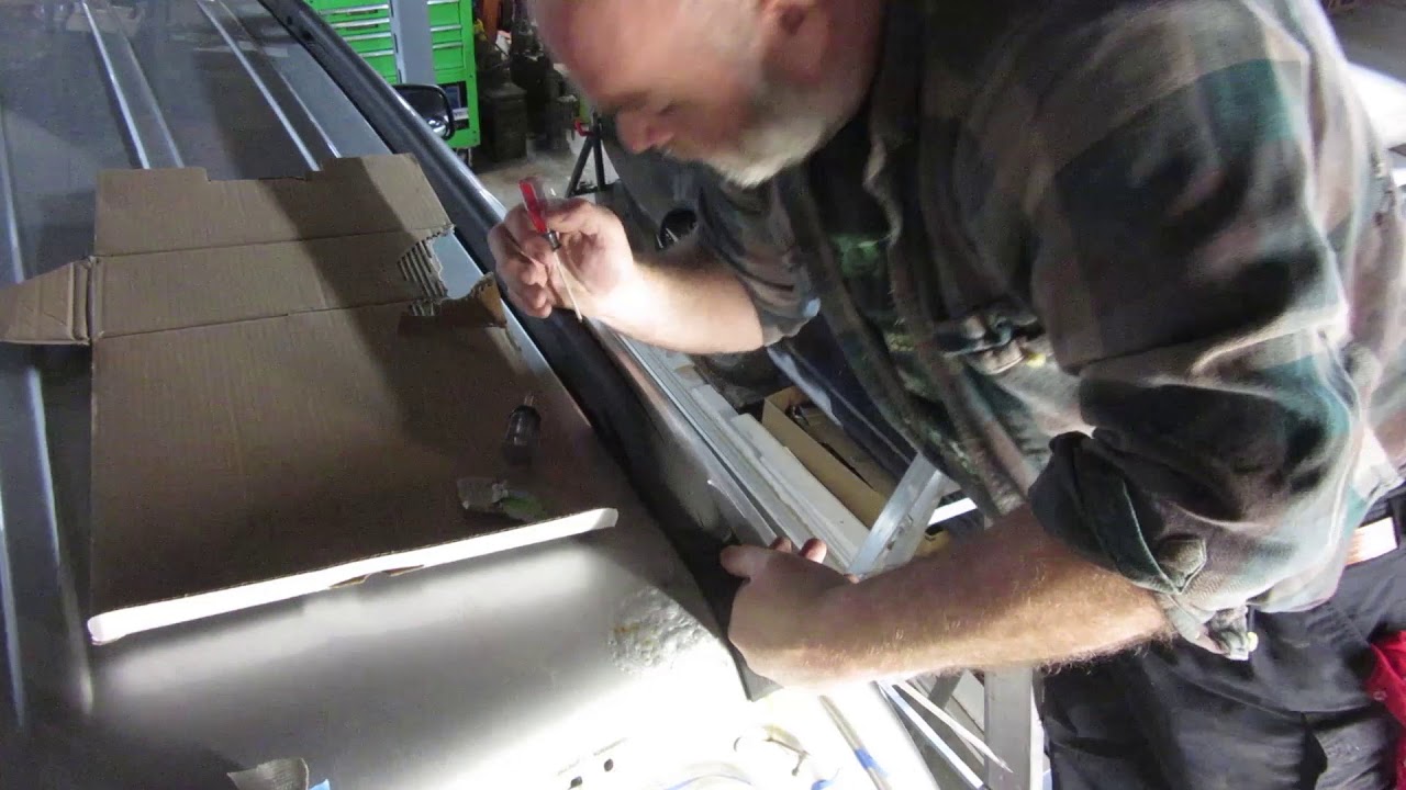 04 JEEP LIBERTY ROOF RAIL REMOVAL YouTube