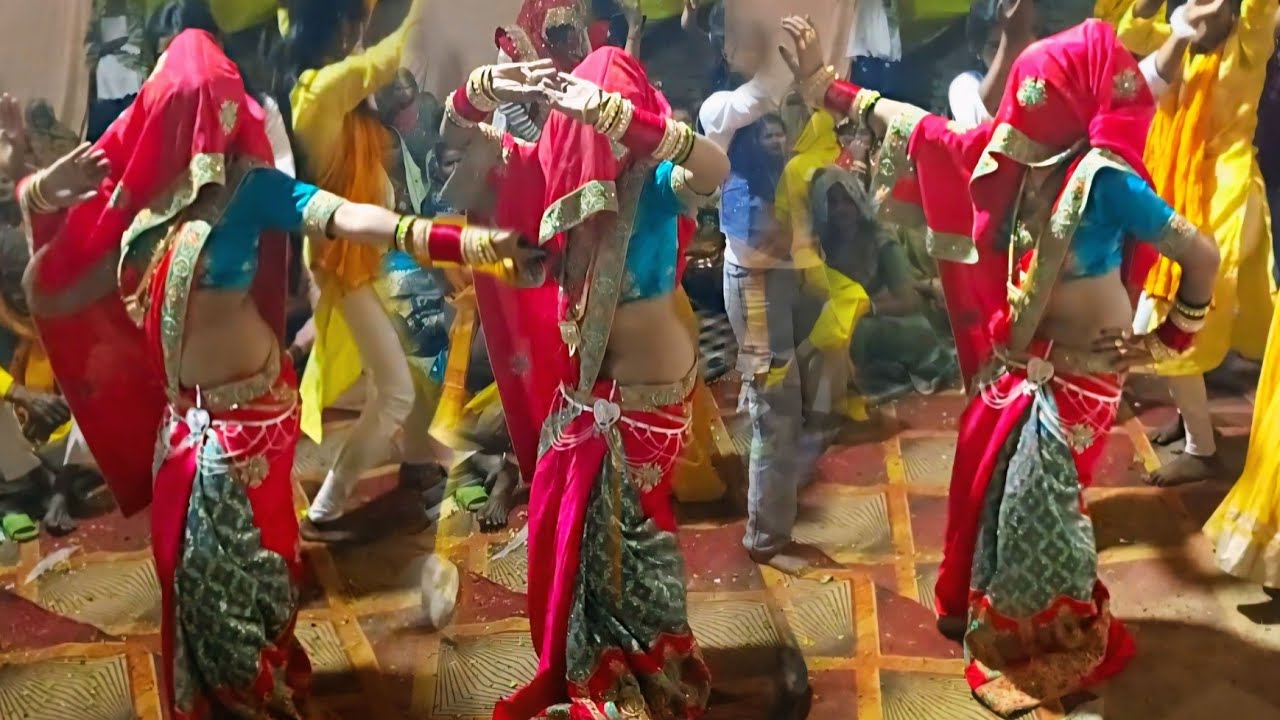 दिवलपुर मैनपुरी में भाभी ने दिखाये स्टेप टू स्टेप👌 डांस में तेवर ✓Lovely Shastri G 