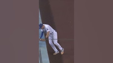 Turner with the epic slide and catch! Dodgers vs Giants  ! #Shorts