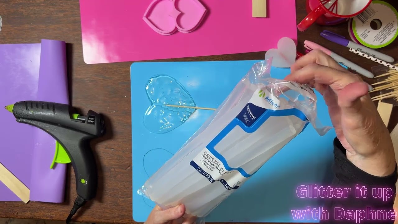 Hot Glue Lollypops YUM #valentines #diy #fakebake