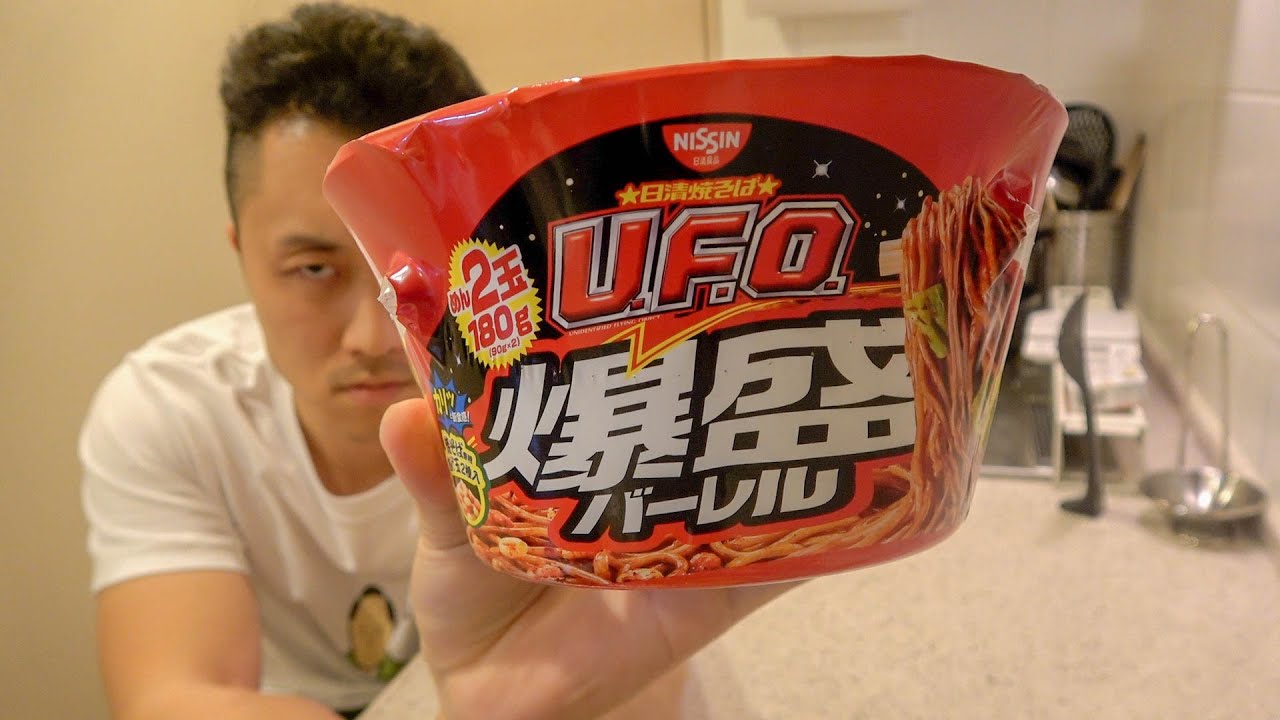 妻と娘が寝静まった後にいただく晩酌【日清焼そばU.F.O.爆盛バーレル】