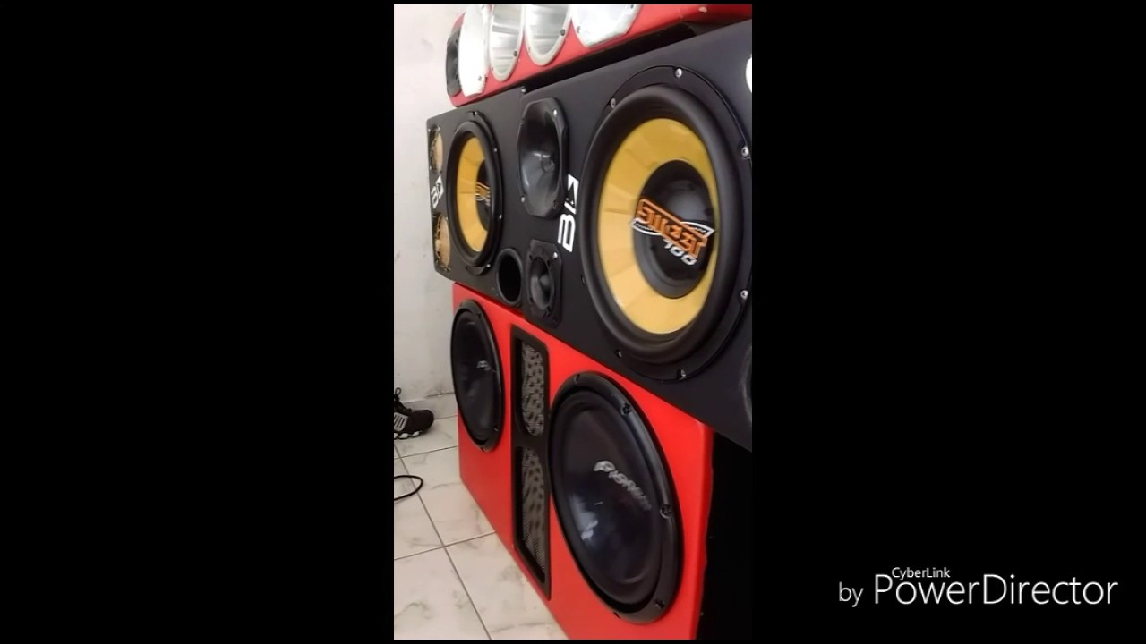 4 sub em casa tocando forte