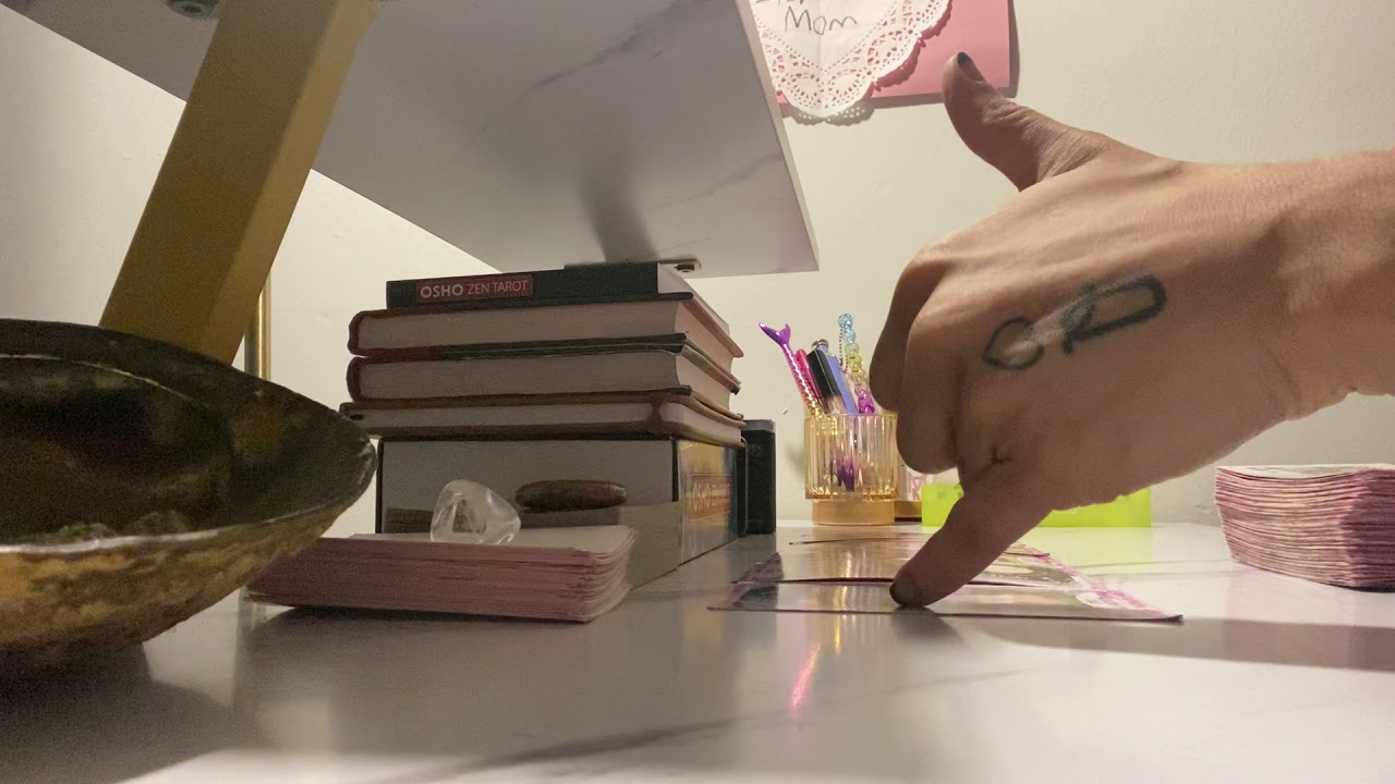 Pisces | Gotta Stop Clinging To The Past OR Allowing The Past To Cling To You | ⛓