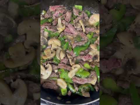 قلاية فطر مع لحم ستيك بصل    