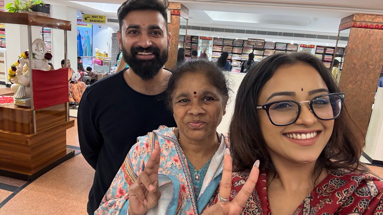 Amma, ನಾನು and Bharath Saree Shoppingಗೆ ಹೋದ್ವಿ..ಯಾಕೆ? | Dhanushree