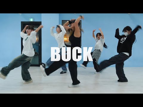 쿠기 (Coogie) - 'Buck' / ZEZE Choreography