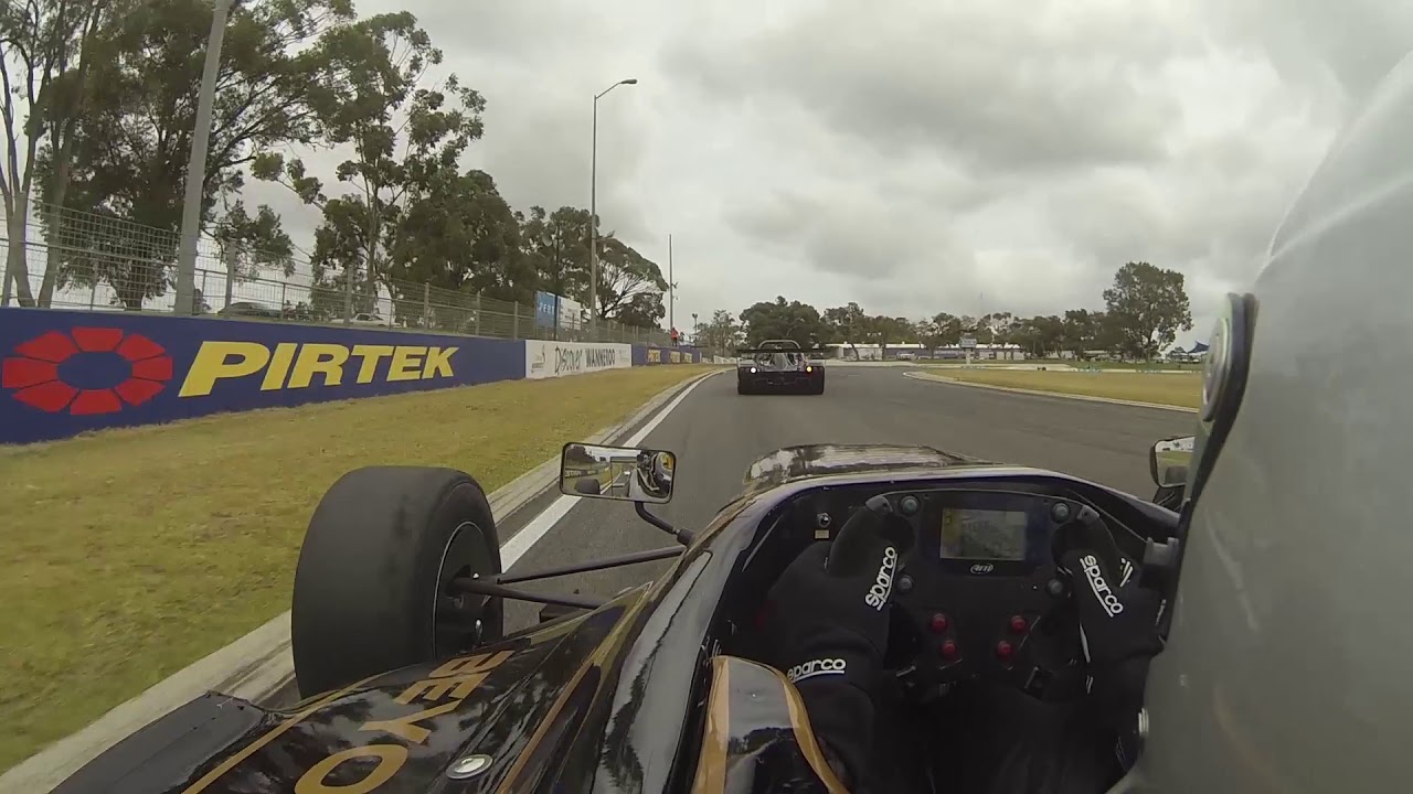 F1000 chasing Radical SR3