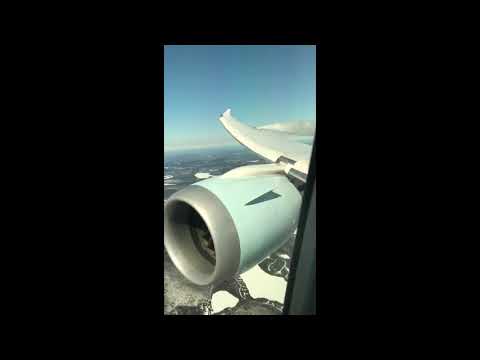 A passenger filmed the fuel drain in flight/Пассажир заснял слив топлива в полете