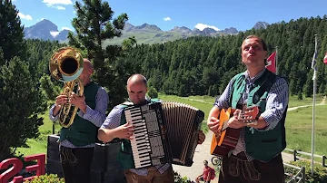 So nice: German folk music in St. Moritz Switzerland