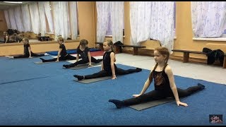 Соревнования. У кого лучше шпагат Соревнования. У кого лучше шпагат