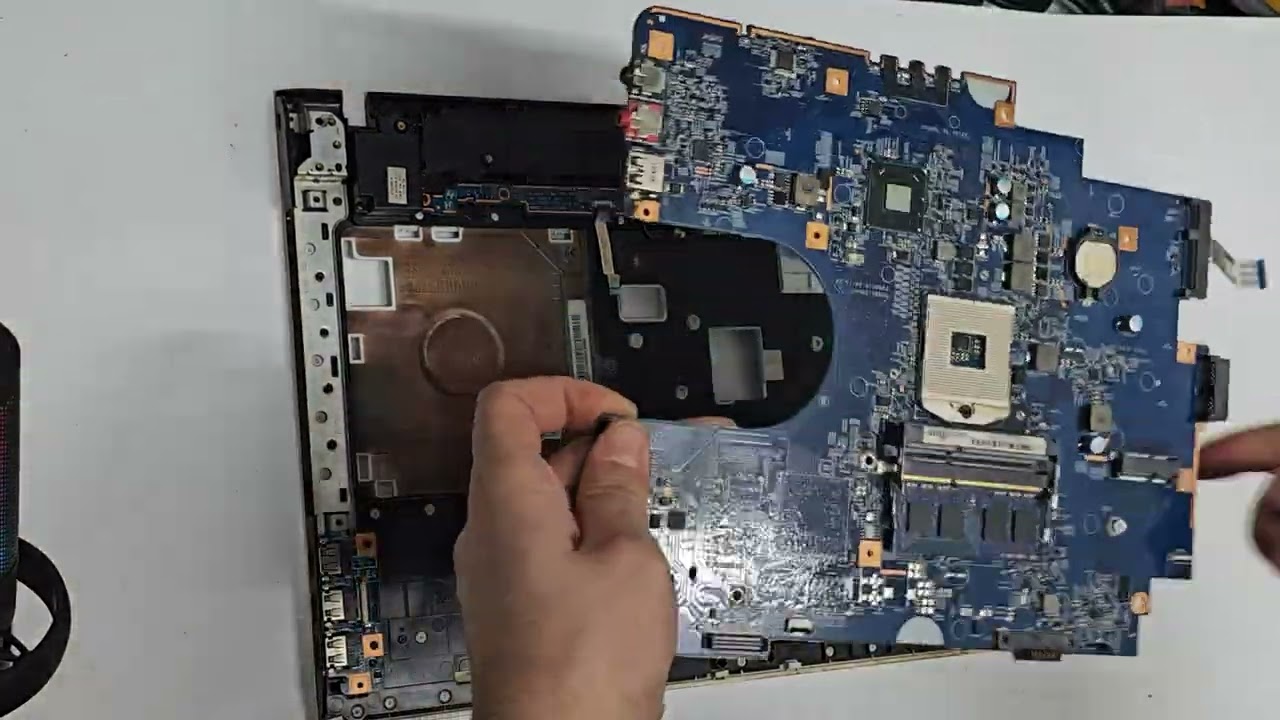 Sony Vaio SVE171 Disassembly Guide: Inside Look and Component
