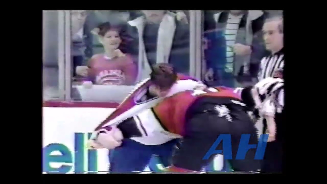 NHL Dec. 23, 1989 Shayne Corson,MTL v Craig Berube,PHI Montreal Canadiens Philadelphia Flyers