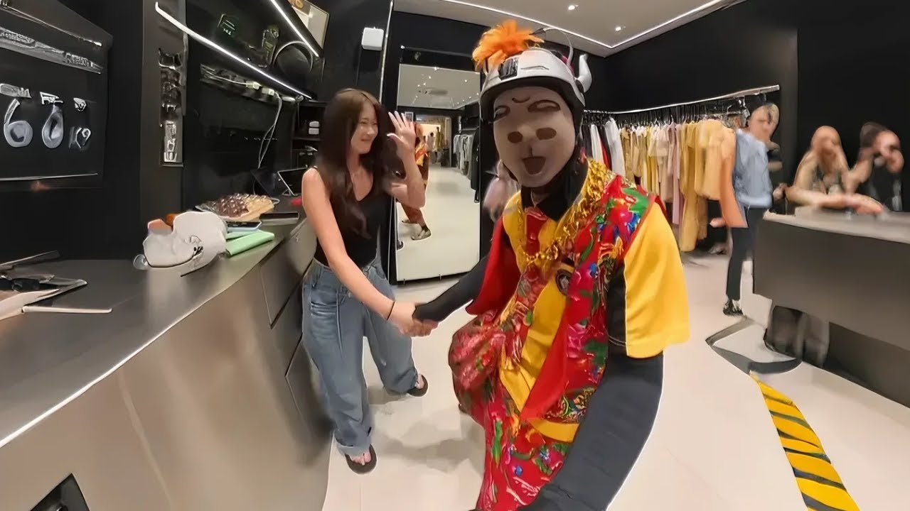 When the delivery rider puts on the Sheniu suit