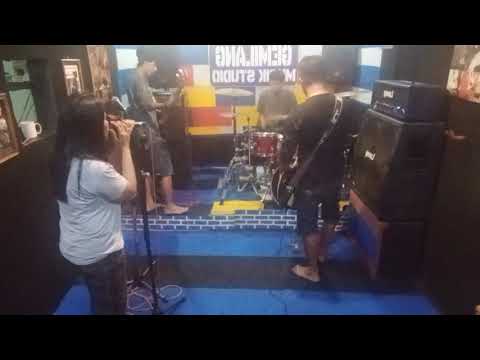 sticker band latihan rutin di basecam