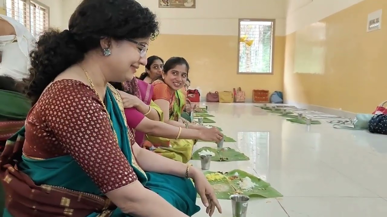 ಹವ್ಯಕ  ಸಂಪ್ರದಾಯದಲ್ಲಿ ಊಟದ ಪದ್ಧತಿ  ಹೇಗಿರತ್ತೆ ನೋಡೋಣ/ಬ್ರಾಹ್ಮಣ ಭೋಜನ ಪಂಕ್ತಿ /ಭೋಜನ ಮಾಡುವಾಗ ದೇವರನಾಮ ಸ್ಮರಣೆ 