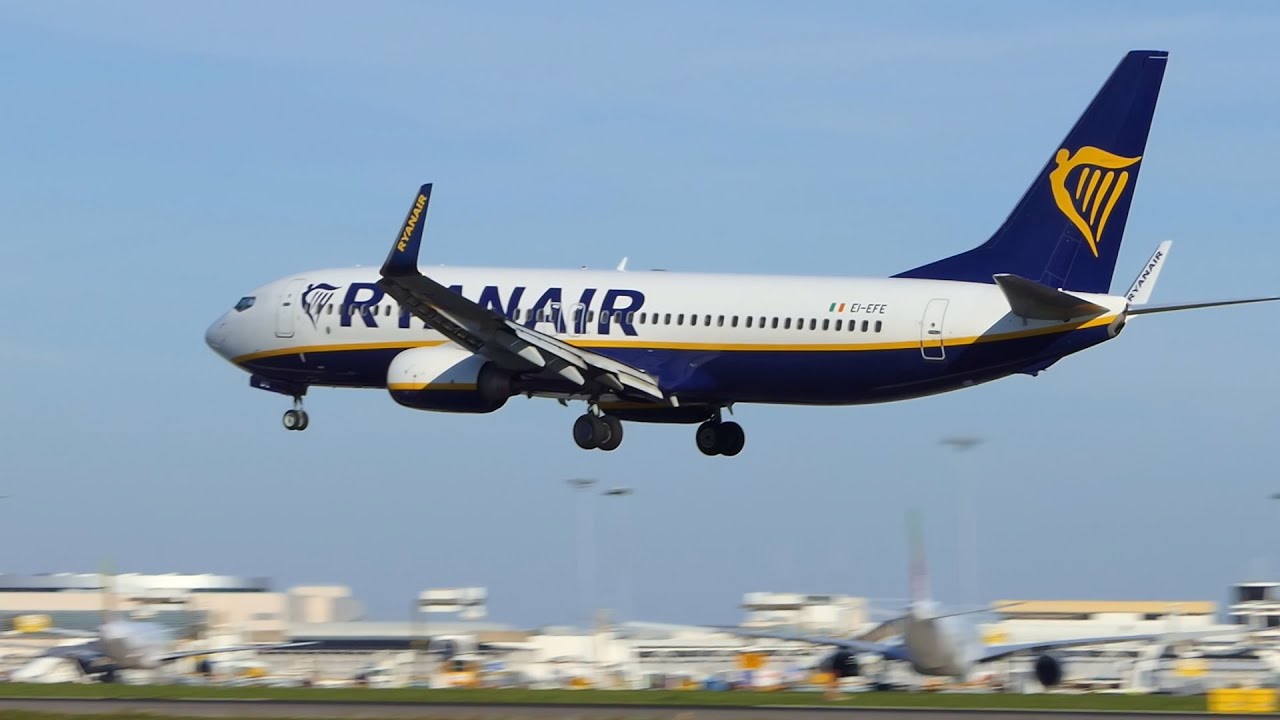 RYANAIR BOEING 737 and MORE! Lisbon Airport YouTube