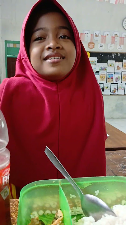 Siap-siap nostalgia masa-masa sekolah dasar! Di video ini, kita akan melihat keseruan anak-anak SD