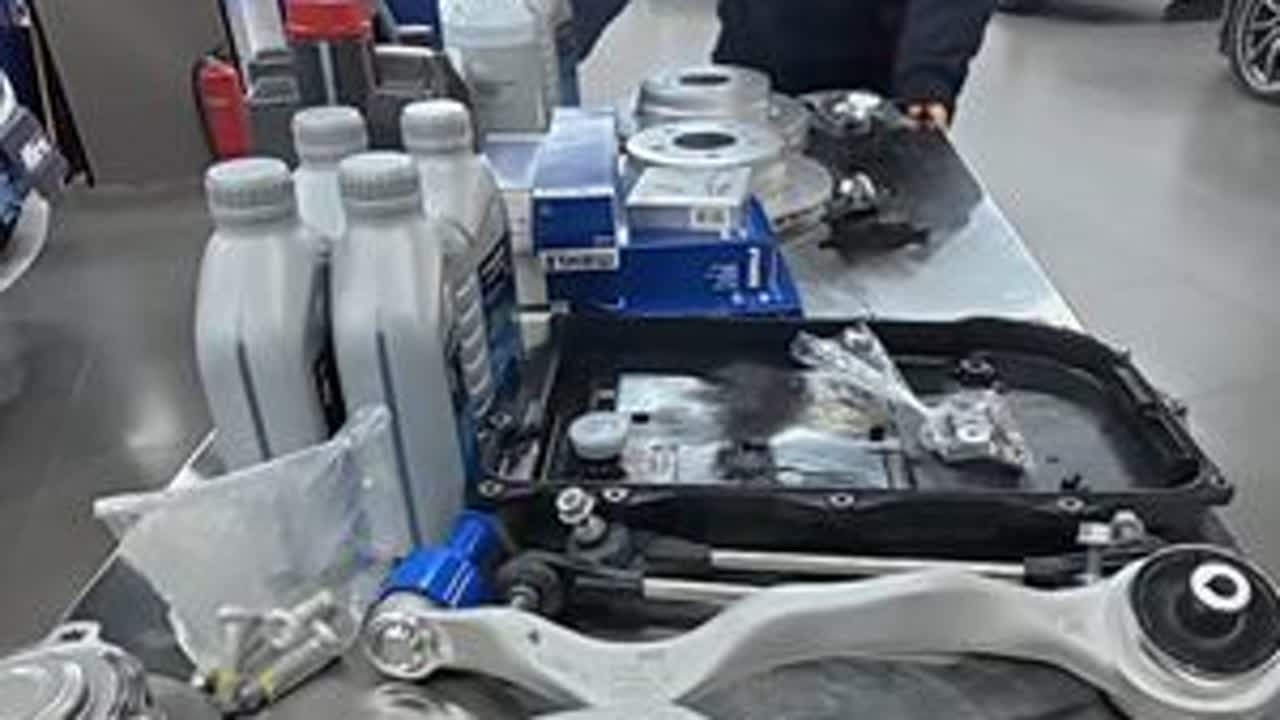 宝马3系大保养 整备底盘异响 第一视角维修宝马3系底盘异响 全车油水大保养#宝马3系 #底盘异响 #撸车日常 #第一视角 #宝马专修