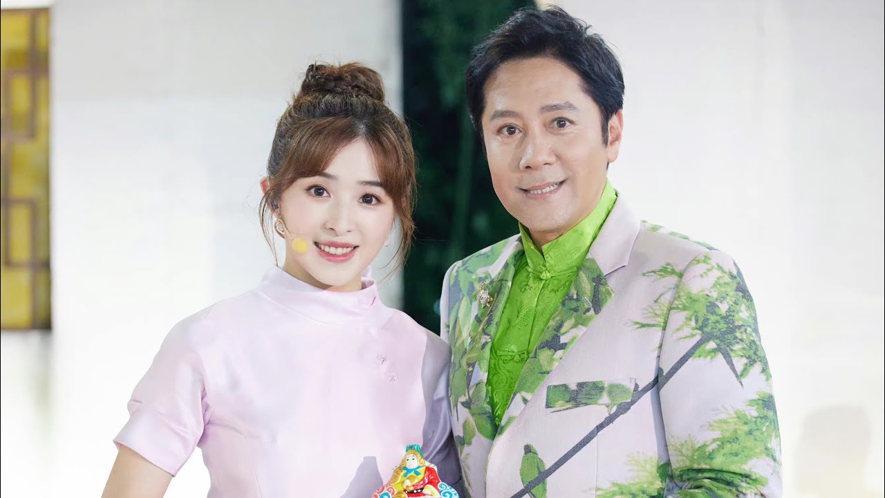 #央视中秋晚会 @蔡国庆 和@张含韵 合唱《吉庆团圆》 - YouTube