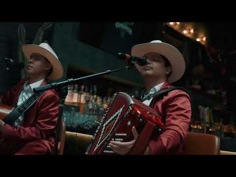 Los Reforzados – Prisionero De Tus Brazos (Video Oficial)