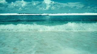 Indahnya ombak pantai bergelombang