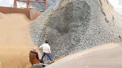 Barge unloading 3100 tons of phosphate rock - Video from the start - Vlog of work on the barge