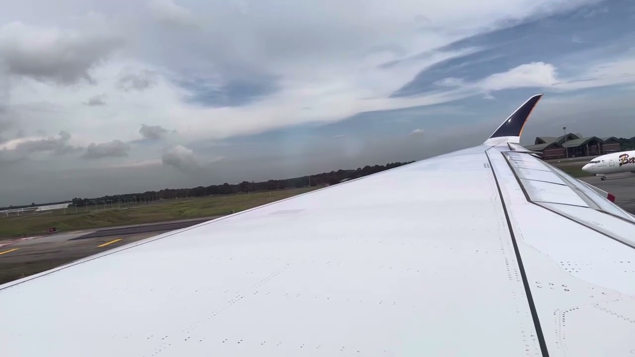Singapore Airlines SQ 105 Takeoff in Malaysia, to Singapore
