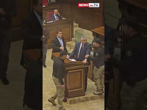 Заседание НС Армении началось с введения в зал заседаний сотрудников госохраны