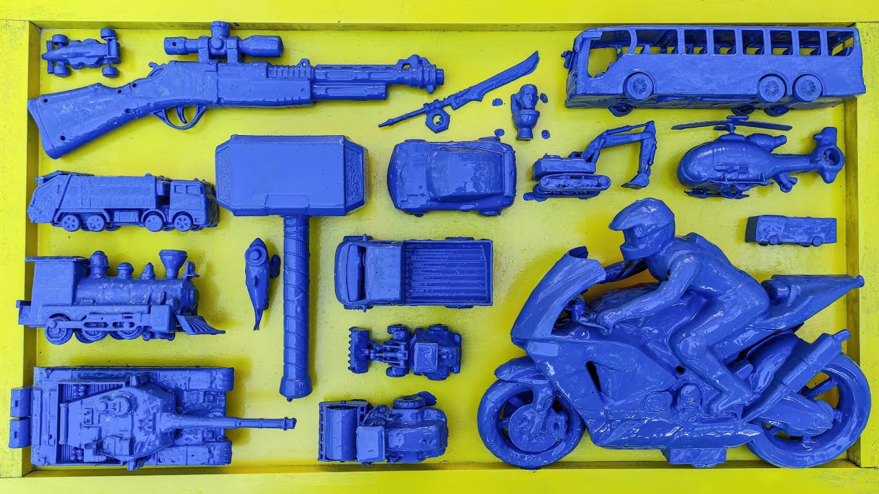 Membersihkan Mainan Mobil Balap, Bus Telolet, Kereta Api, Truk Molen, Tank Baja, Beko Excavator.