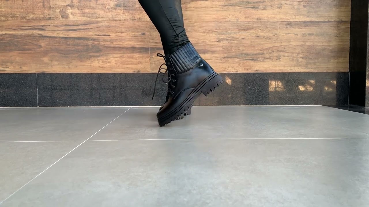 Coturno Feminino Cano Curto Couro Calçadonet 22019 Preto - YouTube