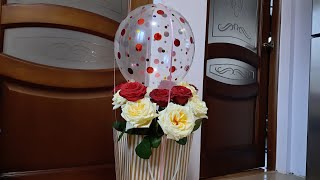 КАК СДЕЛАТЬ БУКЕТ В КОРОБКЕ С ВОЗДУШНЫМ ШАРОМ🎈СВОИМИ РУКАМИ💐